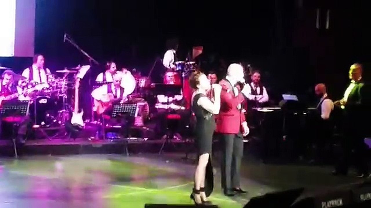Gökhan Töre sahnede