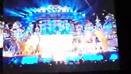 Sharukh Khan and Kajol performing Live on Stardust award 2015 on Dilwale movie song - Gerua