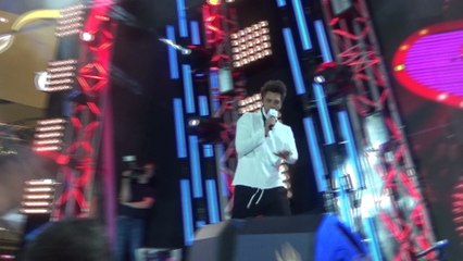 Артем Шалимов поет со зрителями - Ты не такой