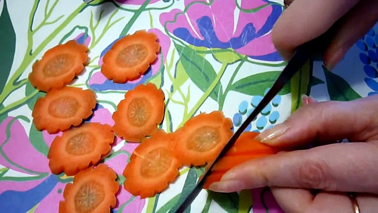 Карвинг из моркови и огурца. Как красиво украсить блюдо, стол. Decoration of vegetables