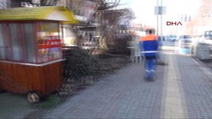 Bartın Tehlike Oluşturan Eski Bina İş Makinesiyle Yıkıldı