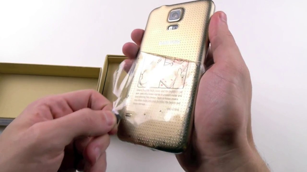 Samsung Galaxy S5 & HTC One (M8) Giveaway!