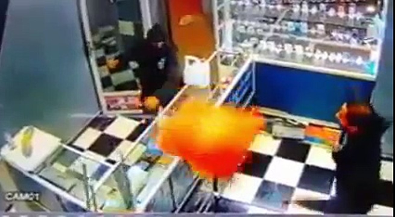 Maroc : Il se protège d'un voleur armé avec un tabouret !