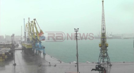 Moti i keq, Shi dhe erë e fortë, ja si duket sot qyteti bregdetar i Durrësit - Ora News-