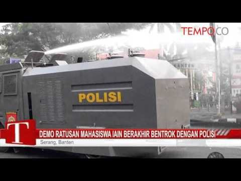 Demo Ratusan Mahasiswa IAIN Berakhir Bentrok dengan Polisi