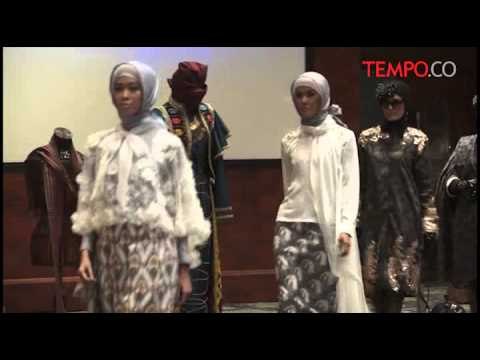 Dian Pelangi Tampilkan Tenun Bima di New York Fashion Week