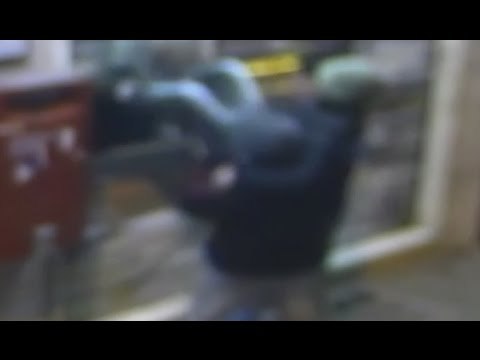 Orbassano (TO) - Ladri acrobati entrano in tabaccheria, ma arrivano i carabinieri (10.02.16)