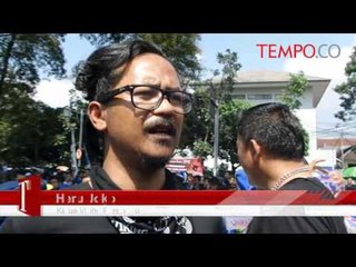 Kecewa PSSI Disanksi FIFA, Bobotoh Turun ke Jalan