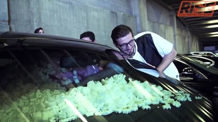 Mirza Teletovic remplit la voiture de Devin Booker de popcorn