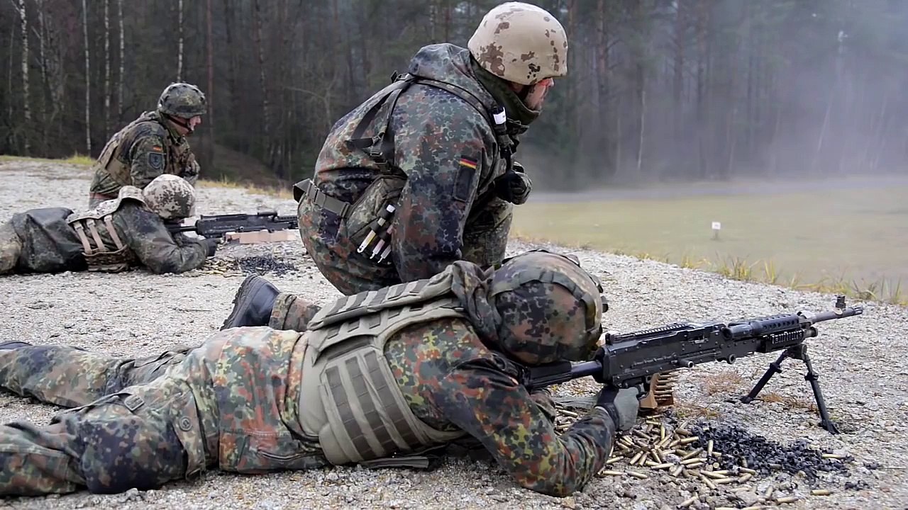 Epic Video of US Soldiers Teaching the Germans to Shoot Like Real Americans !