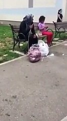 Abia trăiește de pe o zi pe alta, dar are un talent nemaipomenit!