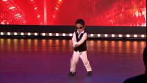 Are 4 ani și dansează pe Gangnam Style cum nu ai văzut vreodată!