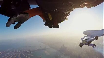 Avionul avea un zbor liniștit, dar dintr-o dată a apărut ceva lângă el! Incredibil!