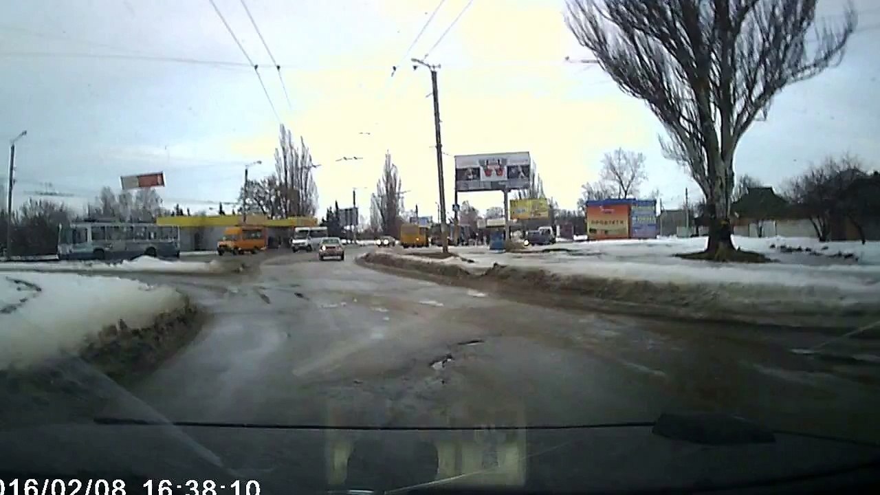 Driver Loses Wheel