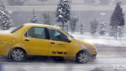 Araçlar karda kızak gibi kaydı