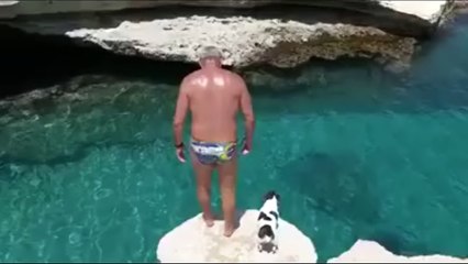 WOW !!! Dog jumps into the water with his owner !