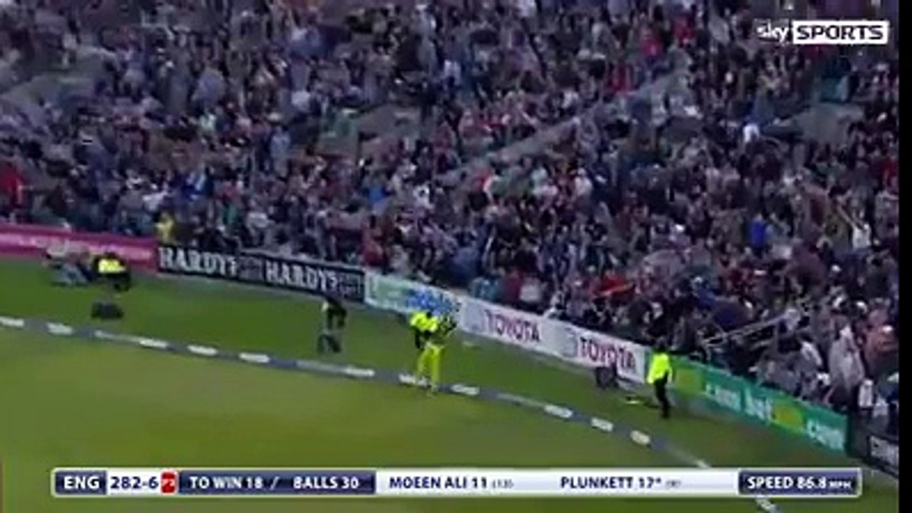 میکس ویل کا نا قابل یقین کیچ دیکھیںاگر ویڈیو پسند تو شیر بھی کریں شکریہ