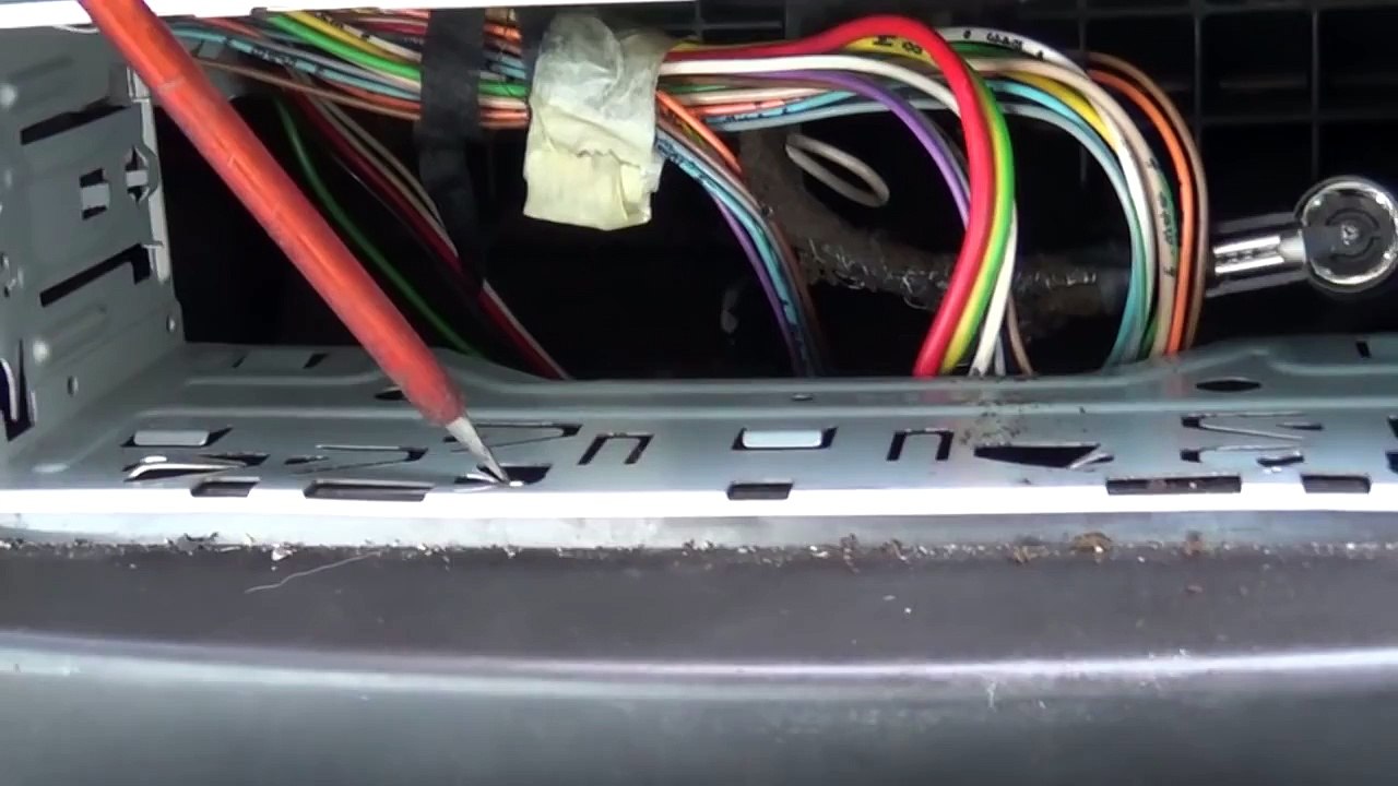 Mettre un nouvel autoradio à la place de celui d'origine