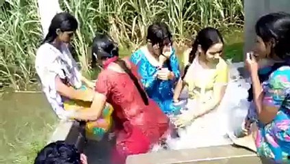 Pani Wala Dance Desi Girls In Village Leaked Video 2016