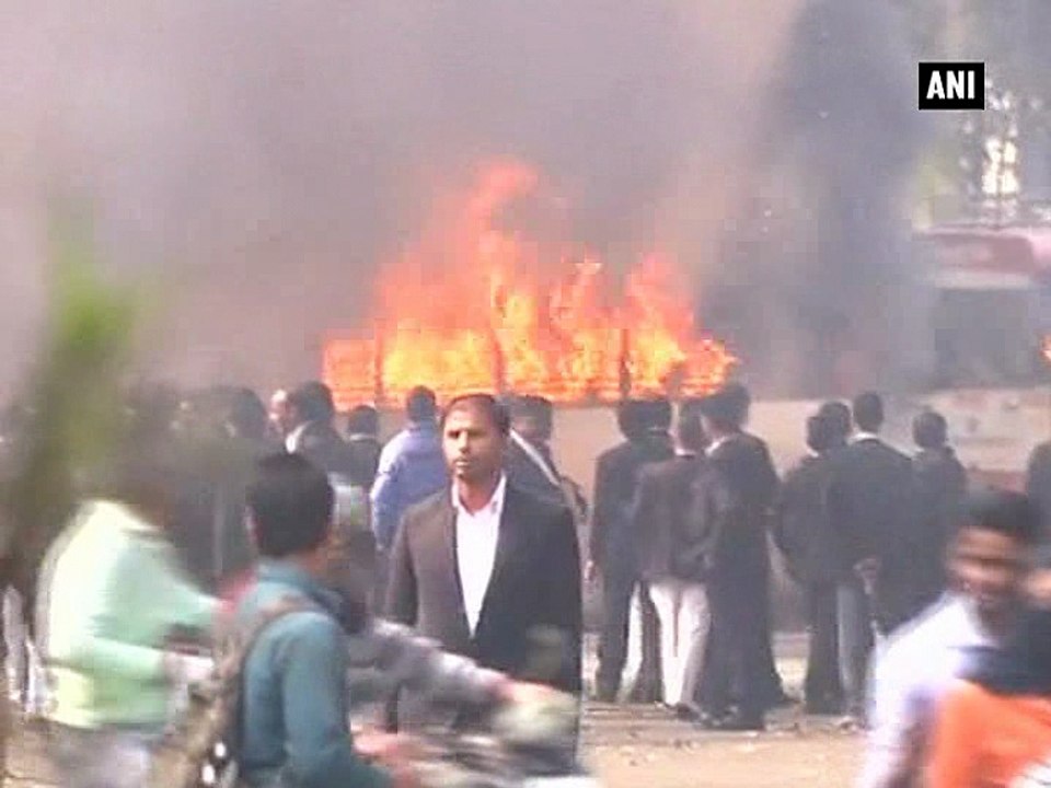 Lawyers protest turn violent in Lucknow