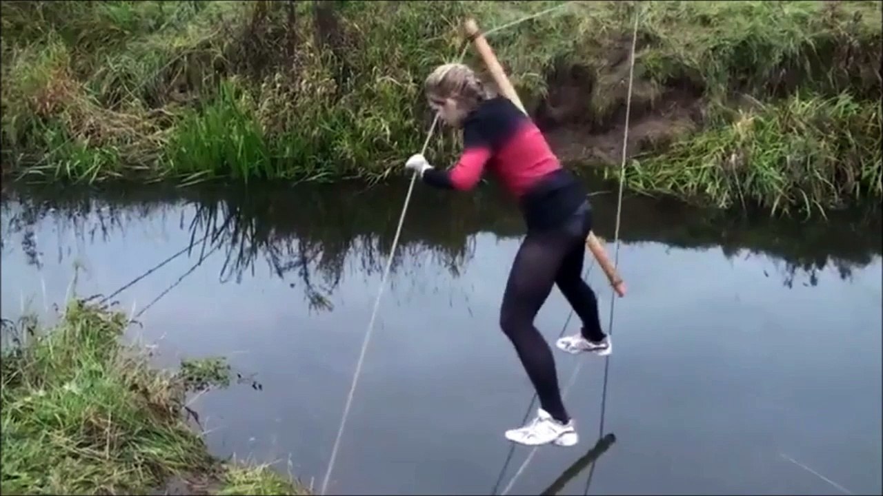 Traverser un ruisseau sur un cable... Enfin, essayer! FAIL
