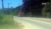 Ônibus pega fogo na Rodovia José Sette, em Cariacica
