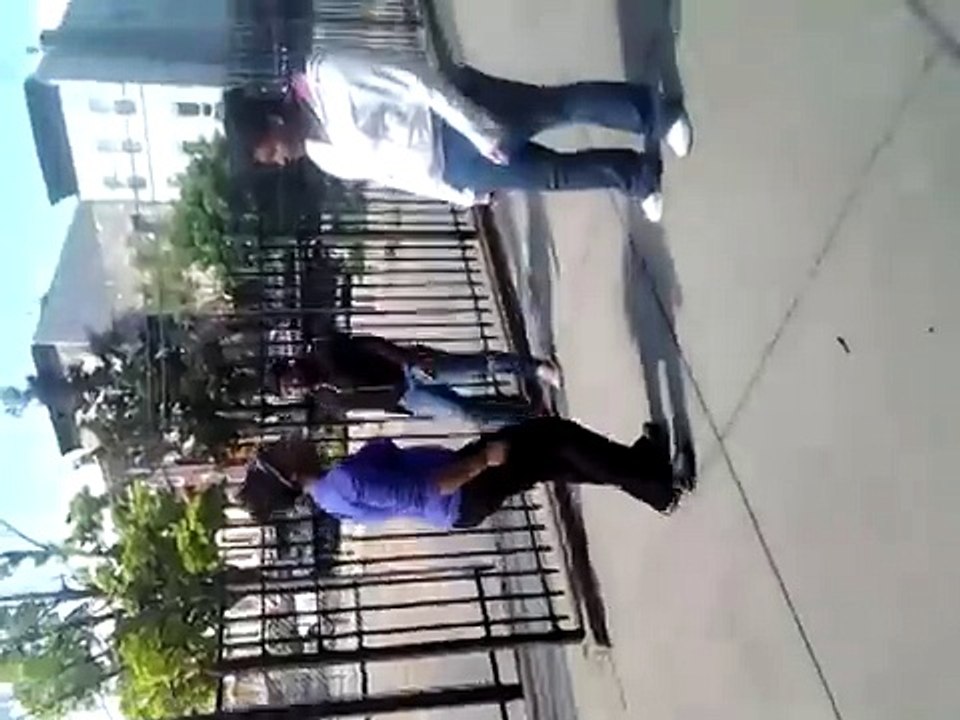 2 girls fighting ( BIG vs BIG