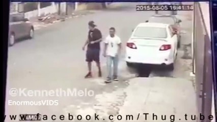 Deux mecs Vs Deux voleurs en motos