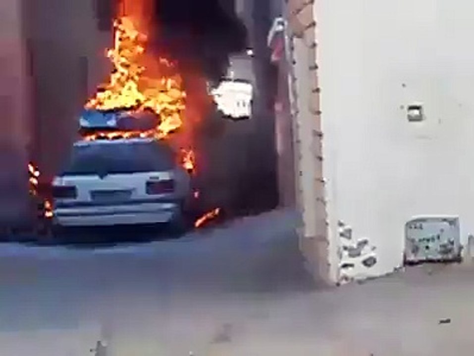 في قابس  رجل في سيارته