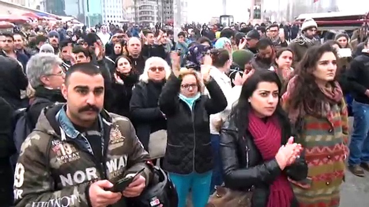 Özgecan Aslan pankartına polis müdahalesi