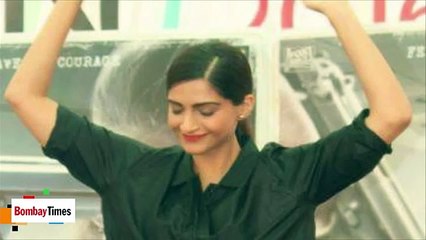 #Sonam Kapoor Inaugurated a Plaque Dedicated to Neerja Bhanot at St  Xavier's College -