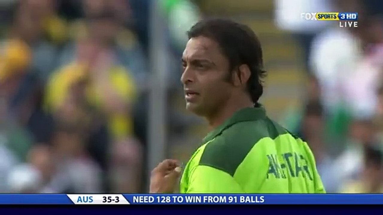 Shoaib Akhtar Bowling Attack on Mike Hussey - must watch
