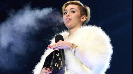 Download Video: Miley Cyrus Flaunts Her Taped Nipples