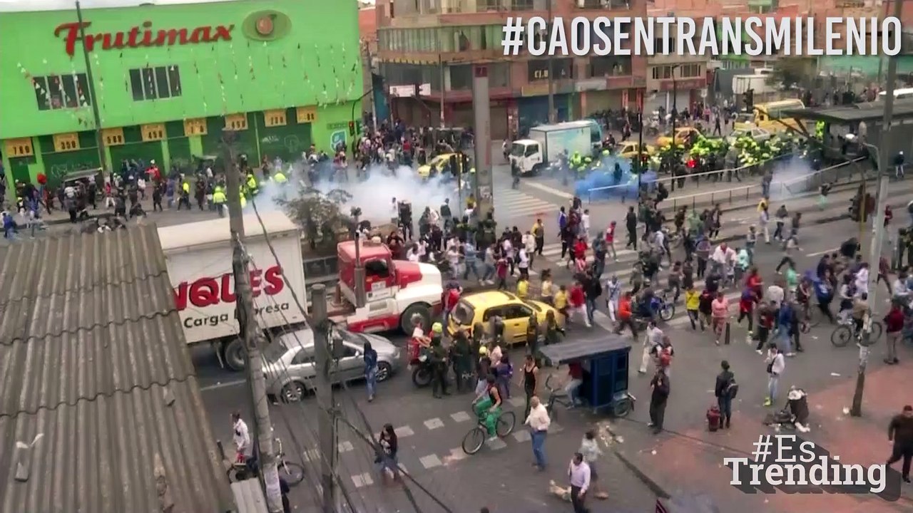 Heridos, detenidos y caos dejan protestas en Tr...