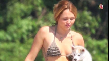 Miley Cyrus Hot Cleavage