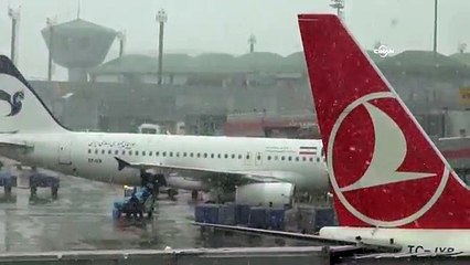 Uçaklar buzlanmaya karşı yıkanıyo