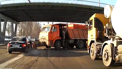 NEW MEGA 7 MIN LONG Russian Truck Accidents Compilation April 2014