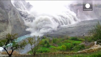 DESLIZAMIENTO DE TIERRA EN PAKISTÁN (landslide in Pakistan) (720p)