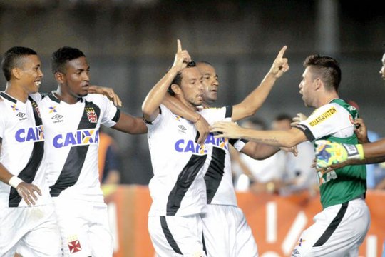 Que venha o Fla! Com pênalti polêmico, Vasco vence o Volta Redonda