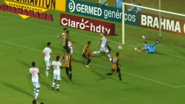 Relembre grandes defesas de Martin Silva pelo Vasco