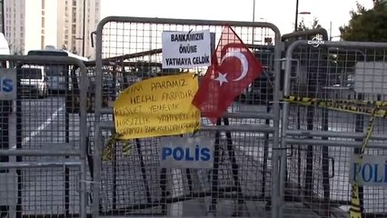 Bank Asya Genel Müdürlüğü önünde vatandaşlar destek için toplanıyor