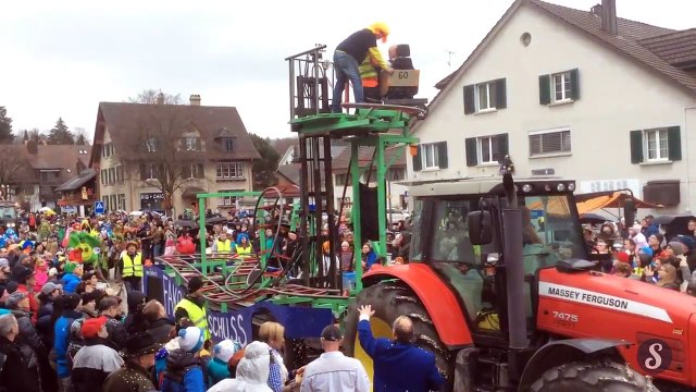 Looping en Montagnes Russes sur un char de carnaval