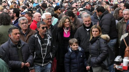 Greek islanders march against migrant facility