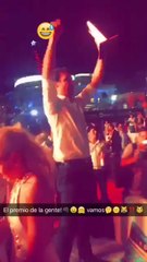 Pedro saludando y mostrando el Carlos de la Gente - 09 de Febrero