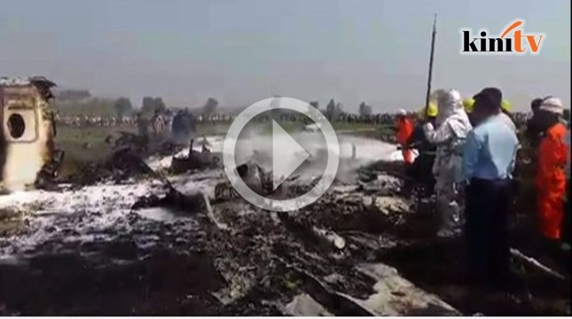 Pesawat tentera udara terhempas, empat maut