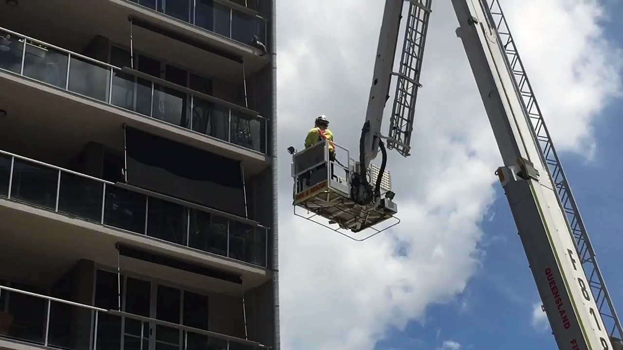 Cat stuck on balcony rescue - Fortitude Valley QFRS