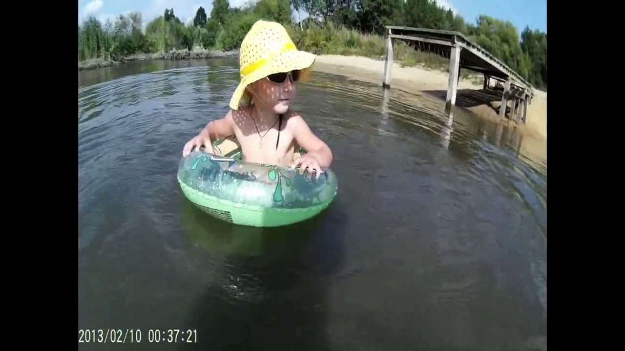 Поход на озеро. Купание с кругом.