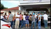 Los cubanos varados en Panamá compran boletos para volar a México
