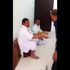 kuch log khud he apna nuqsaan kerty hain