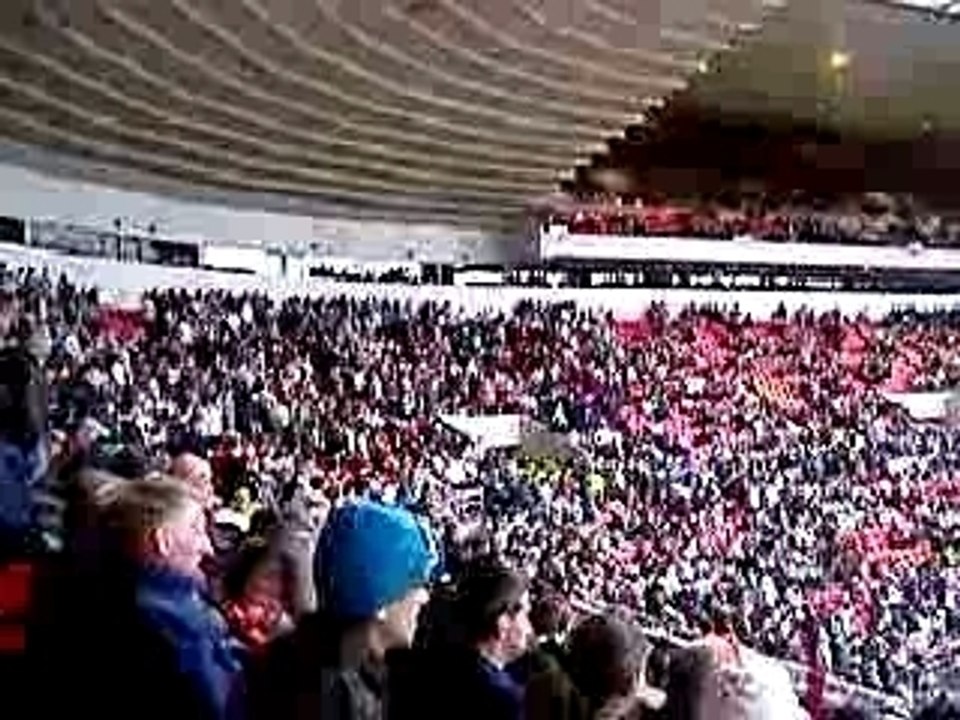 Sunderland fans sing always believe in